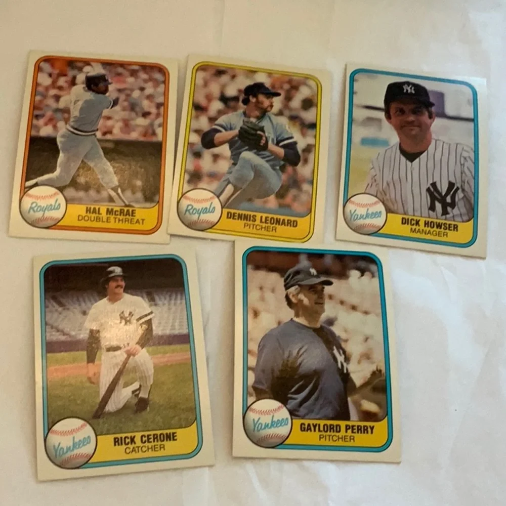 Bundle of Baseball Cards Lot 29**